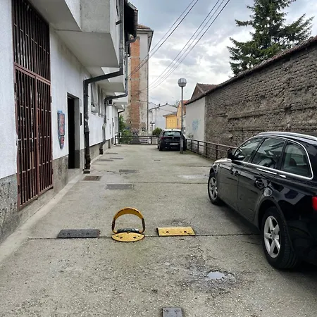 Nlux - Free Parking *