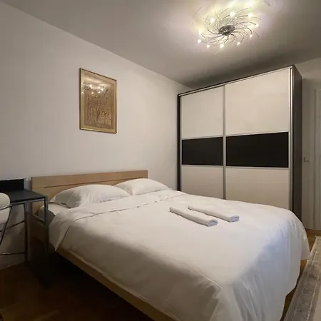 Nlux - Free Parking Apartmán