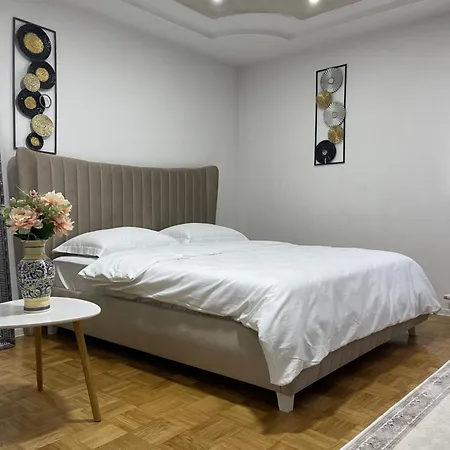 Nlux - Free Parking Apartmán *