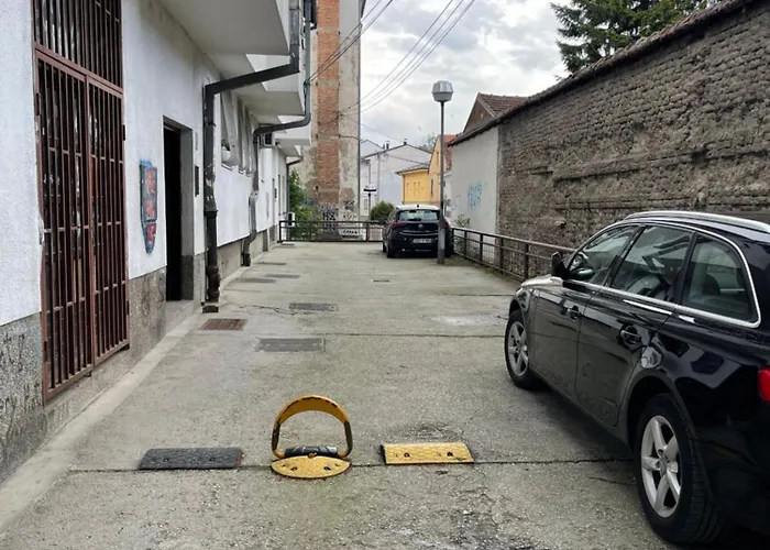 Nlux - Free Parking *